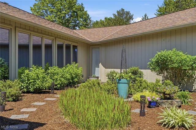 21300 Oak Bark Trail 9, Strongsville, OH 44149