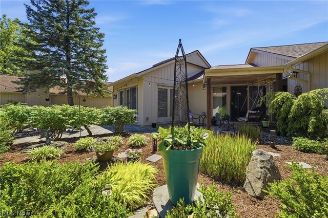 21300 Oak Bark Trail 9, Strongsville, OH 44149