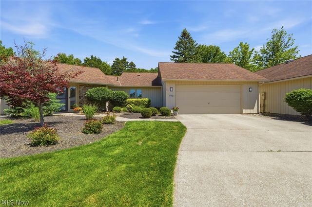 21300 Oak Bark Trail 9, Strongsville, OH 44149