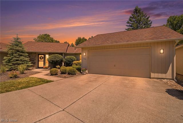 21300 Oak Bark Trail 9, Strongsville, OH 44149