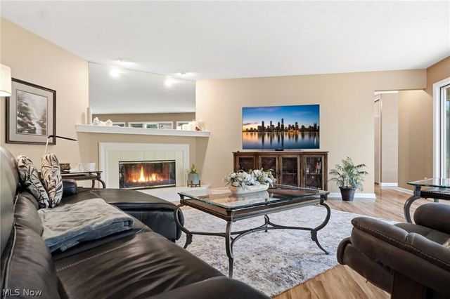 21300 Oak Bark Trail 9, Strongsville, OH 44149