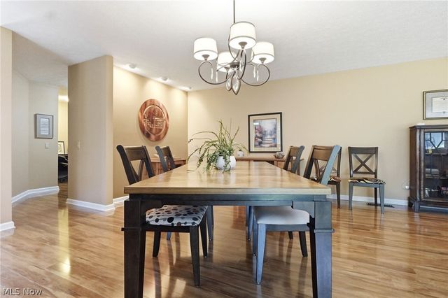 21300 Oak Bark Trail 9, Strongsville, OH 44149