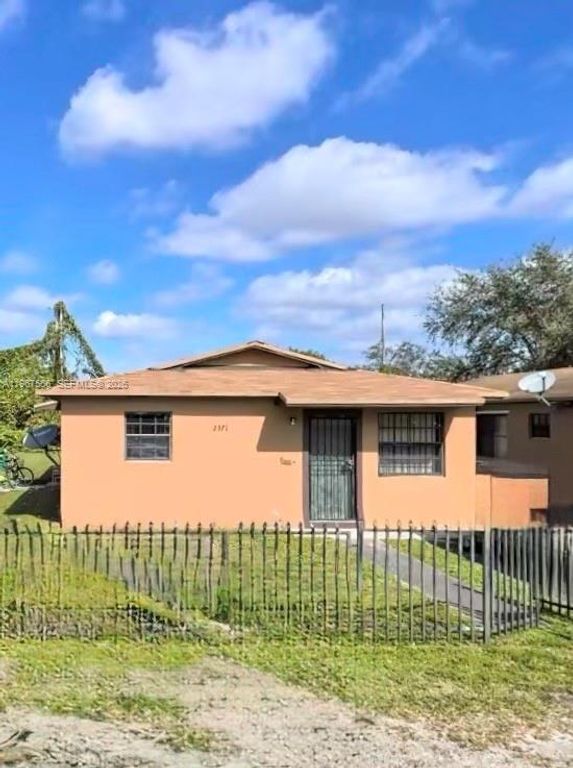2371 NW 61st St A, Miami, FL 33142