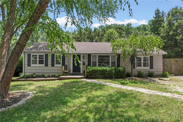 215 E 96th Street, Kansas City, MO 64114