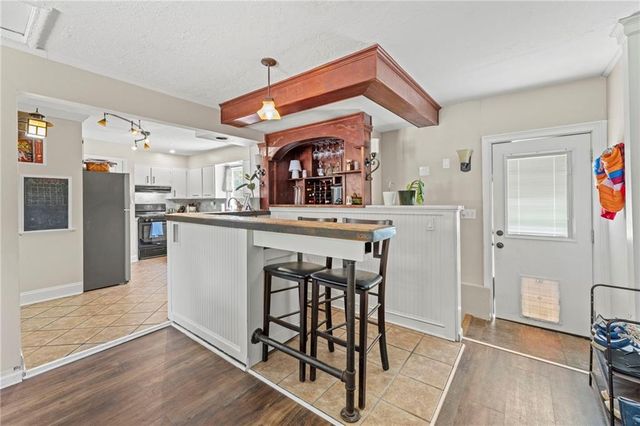 215 E 96th Street, Kansas City, MO 64114