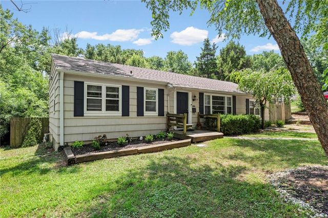 215 E 96th Street, Kansas City, MO 64114