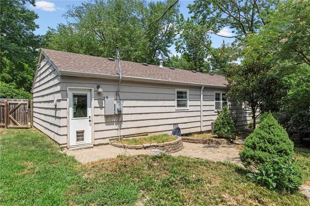 215 E 96th Street, Kansas City, MO 64114