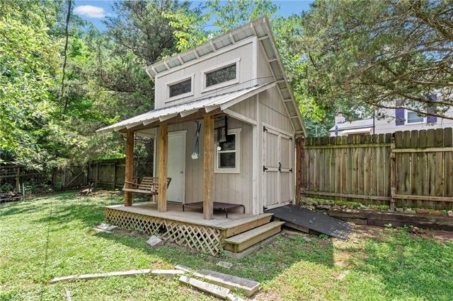 215 E 96th Street, Kansas City, MO 64114