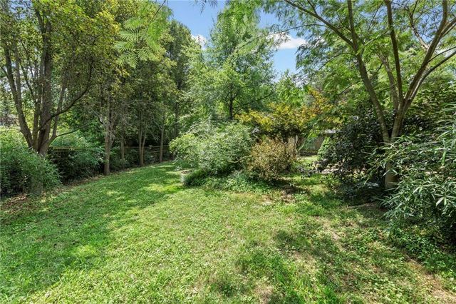 215 E 96th Street, Kansas City, MO 64114