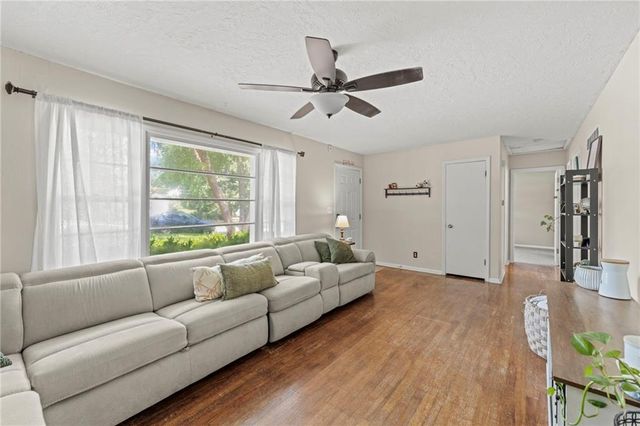 215 E 96th Street, Kansas City, MO 64114