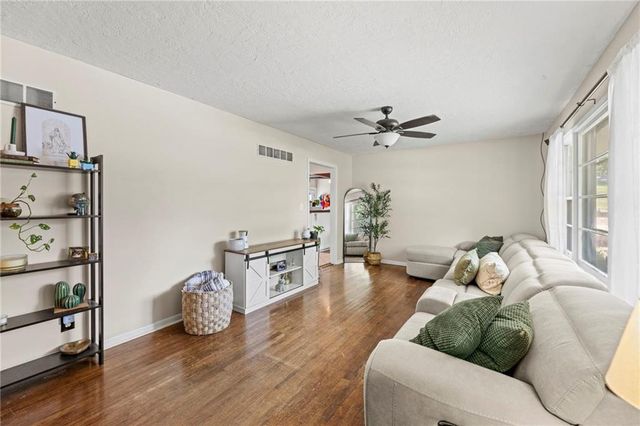215 E 96th Street, Kansas City, MO 64114