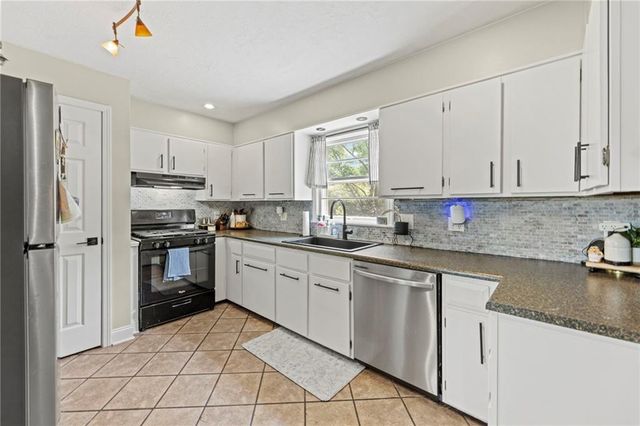 215 E 96th Street, Kansas City, MO 64114
