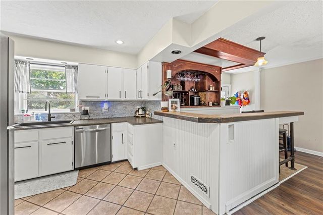 215 E 96th Street, Kansas City, MO 64114