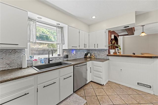 215 E 96th Street, Kansas City, MO 64114