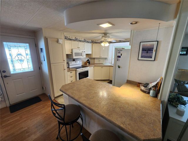 808 53RD AVENUE E 169, Bradenton, FL 34203