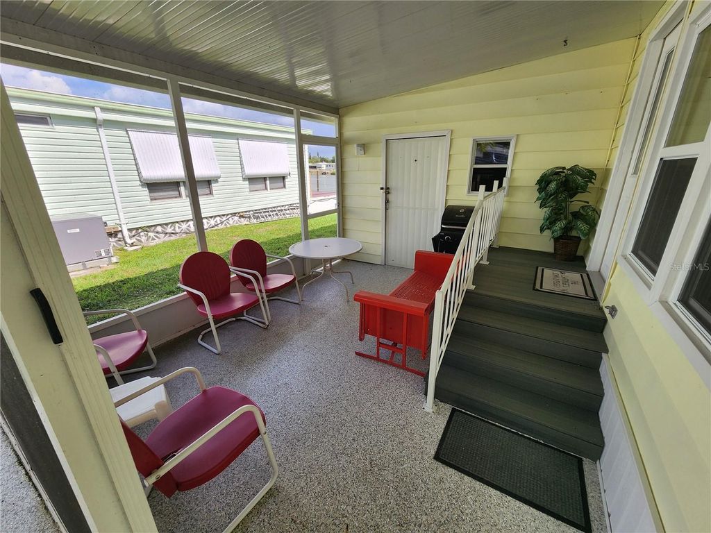 Image 4 of property listing at 808 53RD AVENUE E 169, Bradenton, FL 34203