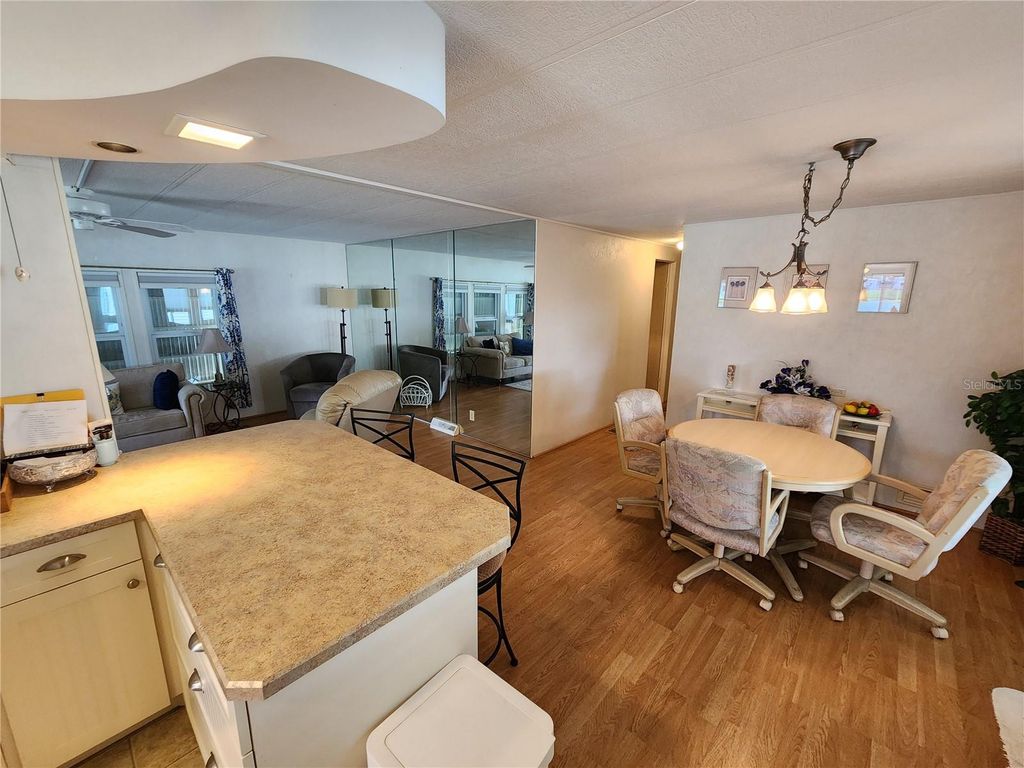 Image 10 of property listing at 808 53RD AVENUE E 169, Bradenton, FL 34203