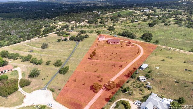 187 tracks, Center Point, TX 78010