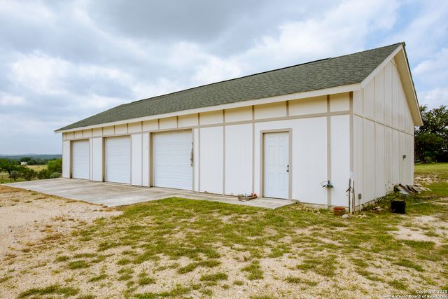 187 tracks, Center Point, TX 78010