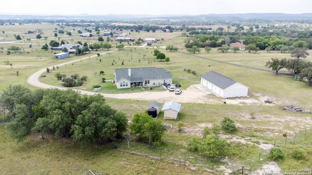 187 tracks, Center Point, TX 78010