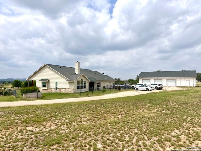187 tracks, Center Point, TX 78010