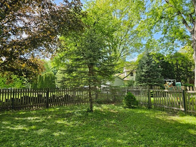 813 Considine Road, Geneva, IL 60134