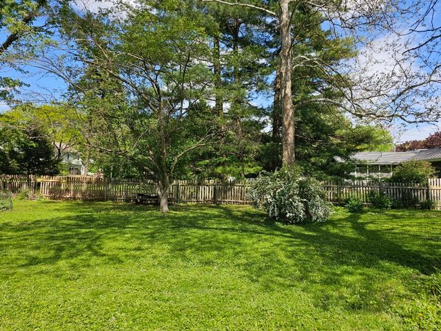 813 Considine Road, Geneva, IL 60134