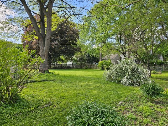813 Considine Road, Geneva, IL 60134