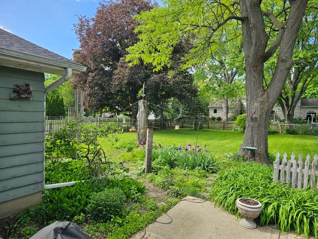 813 Considine Road, Geneva, IL 60134