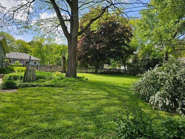 813 Considine Road, Geneva, IL 60134