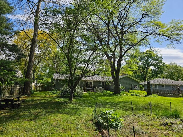813 Considine Road, Geneva, IL 60134