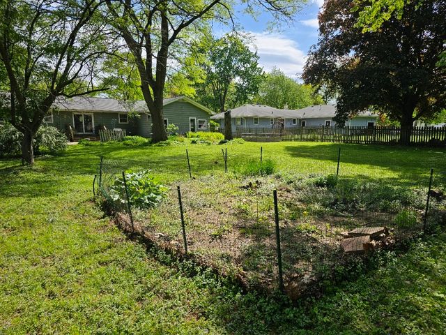 813 Considine Road, Geneva, IL 60134