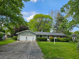 813 Considine Road, Geneva, IL 60134