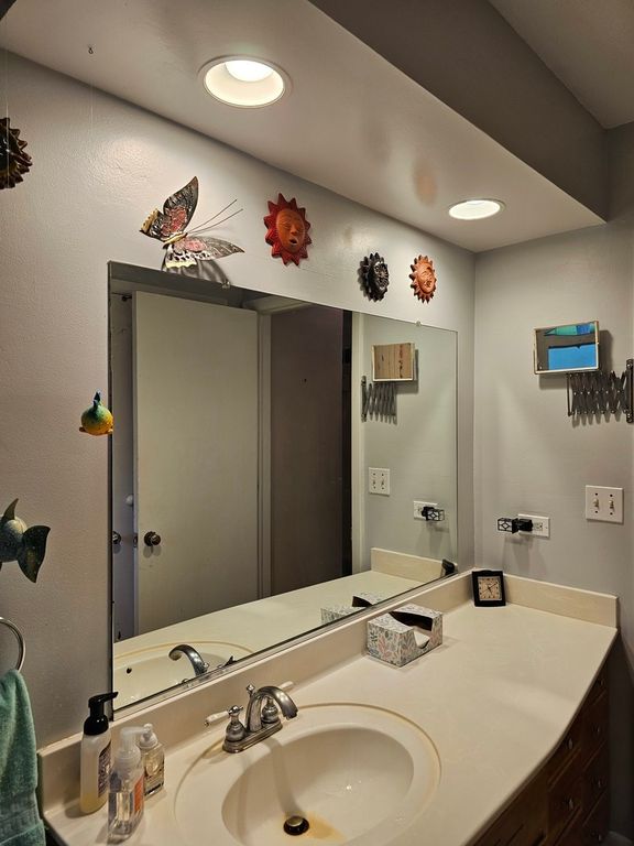 Image 21 of property listing at 813 Considine Road, Geneva, IL 60134