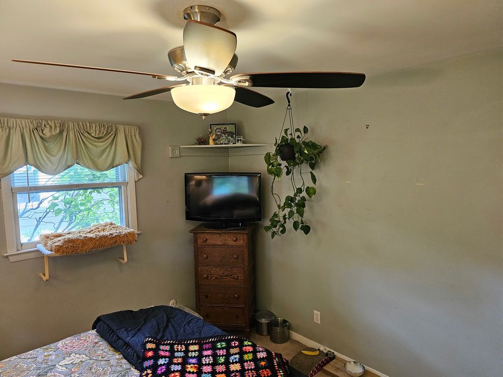 Image 24 of property listing at 813 Considine Road, Geneva, IL 60134