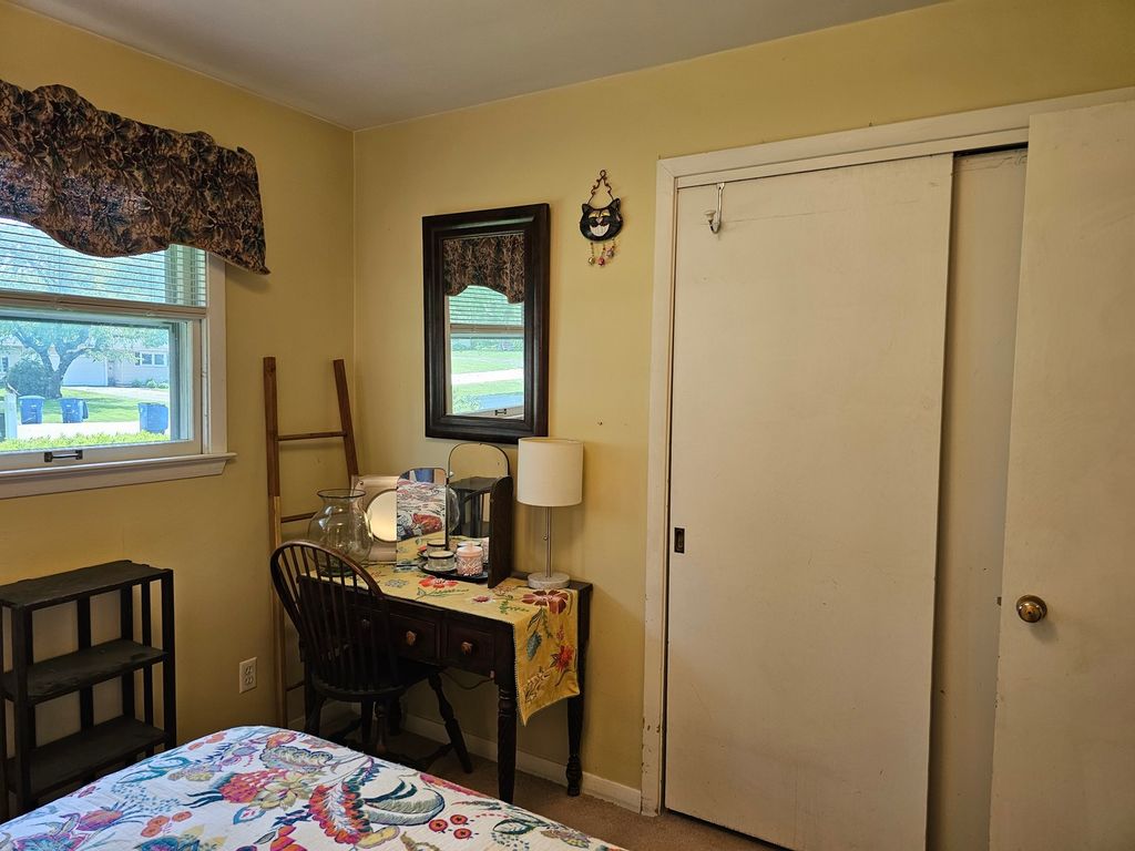 Image 28 of property listing at 813 Considine Road, Geneva, IL 60134