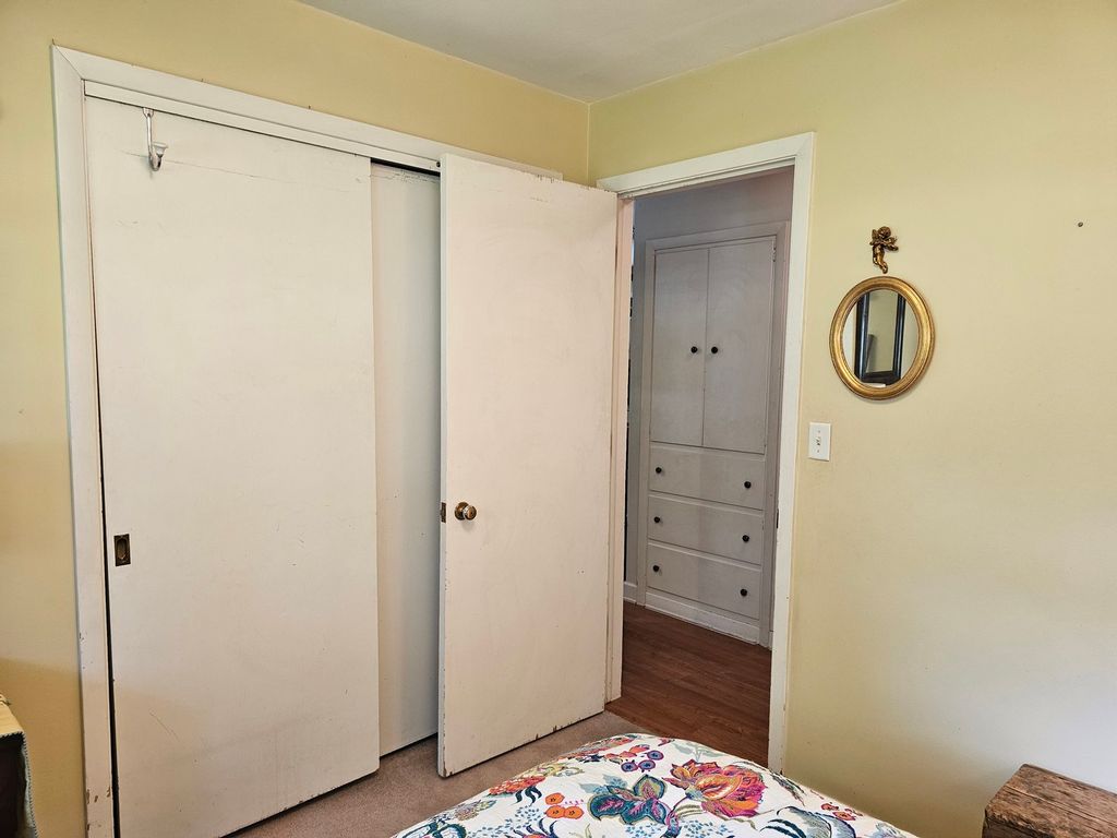 Image 29 of property listing at 813 Considine Road, Geneva, IL 60134