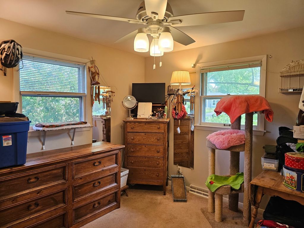 Image 30 of property listing at 813 Considine Road, Geneva, IL 60134