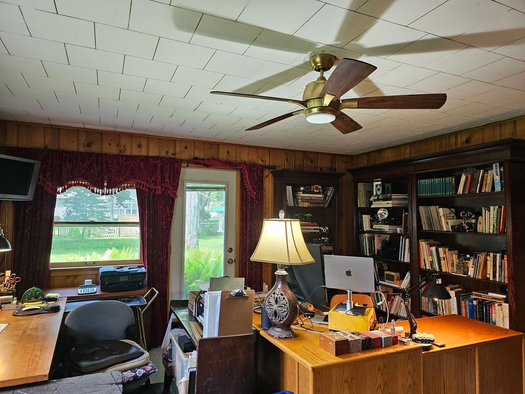 Image 38 of property listing at 813 Considine Road, Geneva, IL 60134