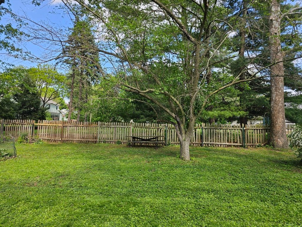 Image 55 of property listing at 813 Considine Road, Geneva, IL 60134