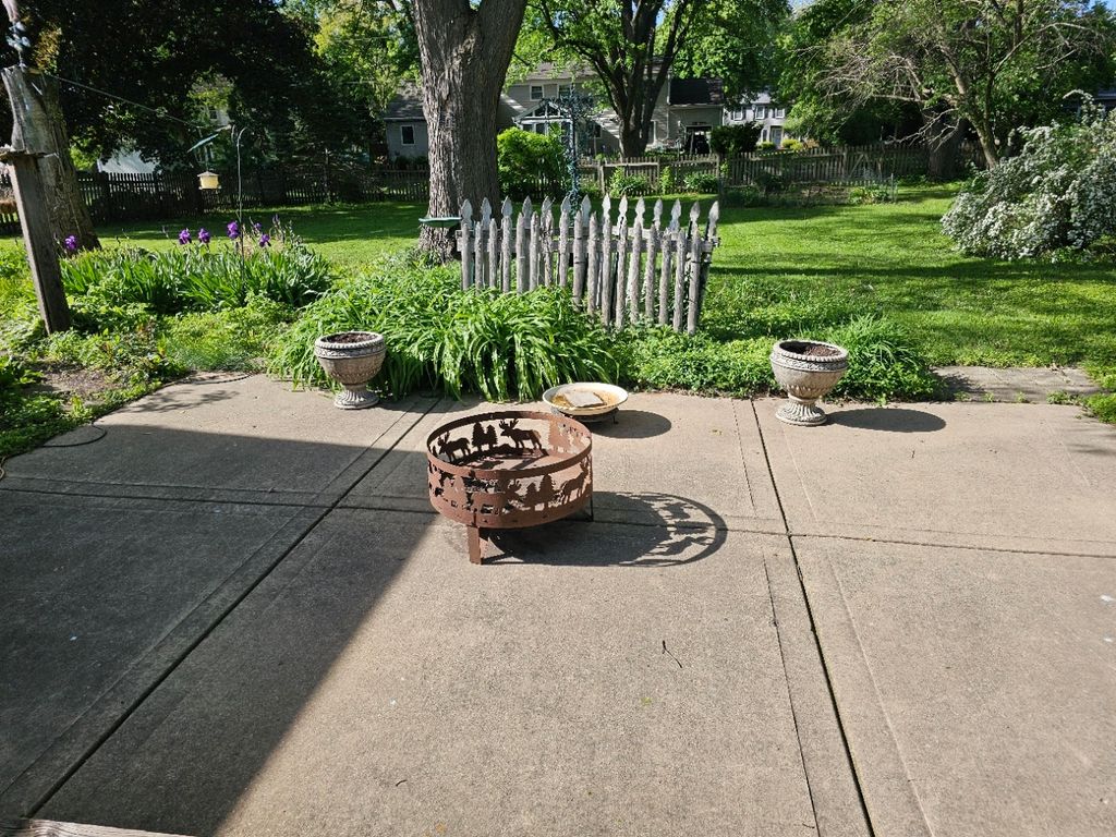 Image 58 of property listing at 813 Considine Road, Geneva, IL 60134