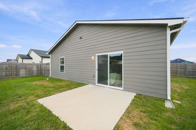 2717 S Cypress St, Wichita, KS 67210