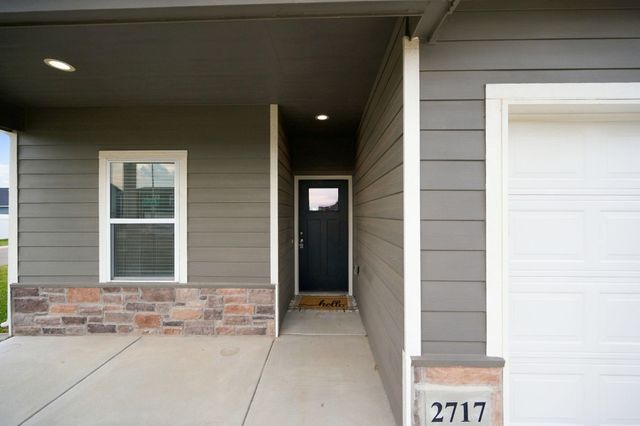 2717 S Cypress St, Wichita, KS 67210