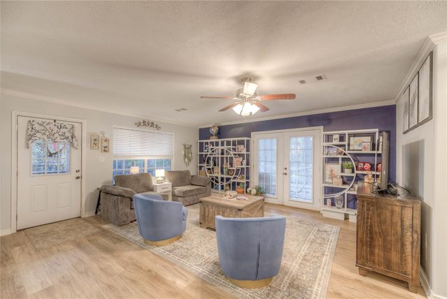 445 Loop Drive, Livingston, TX 77351