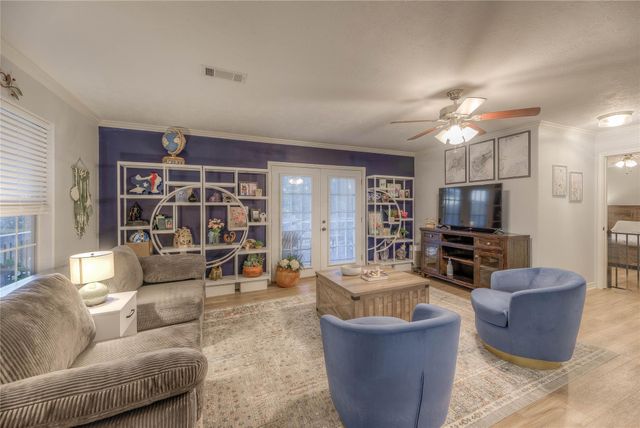 445 Loop Drive, Livingston, TX 77351