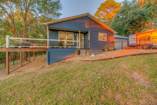 445 Loop Drive, Livingston, TX 77351