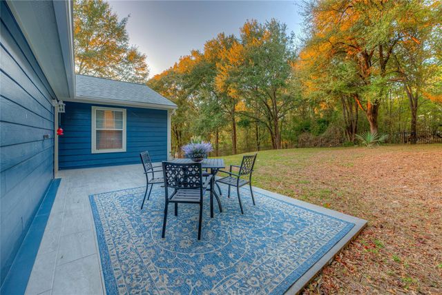 445 Loop Drive, Livingston, TX 77351