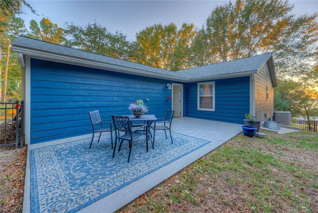 445 Loop Drive, Livingston, TX 77351