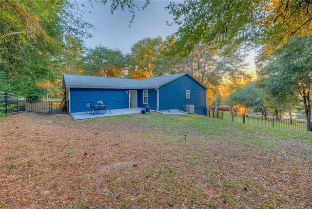 445 Loop Drive, Livingston, TX 77351