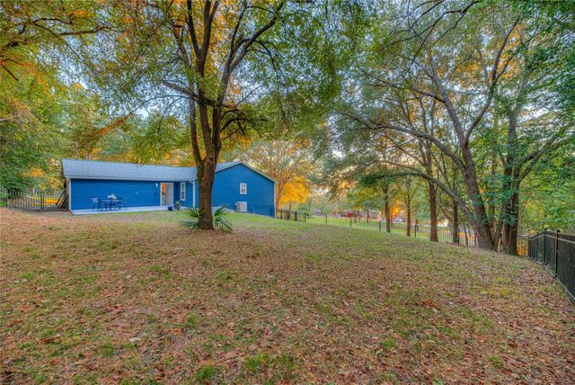 445 Loop Drive, Livingston, TX 77351